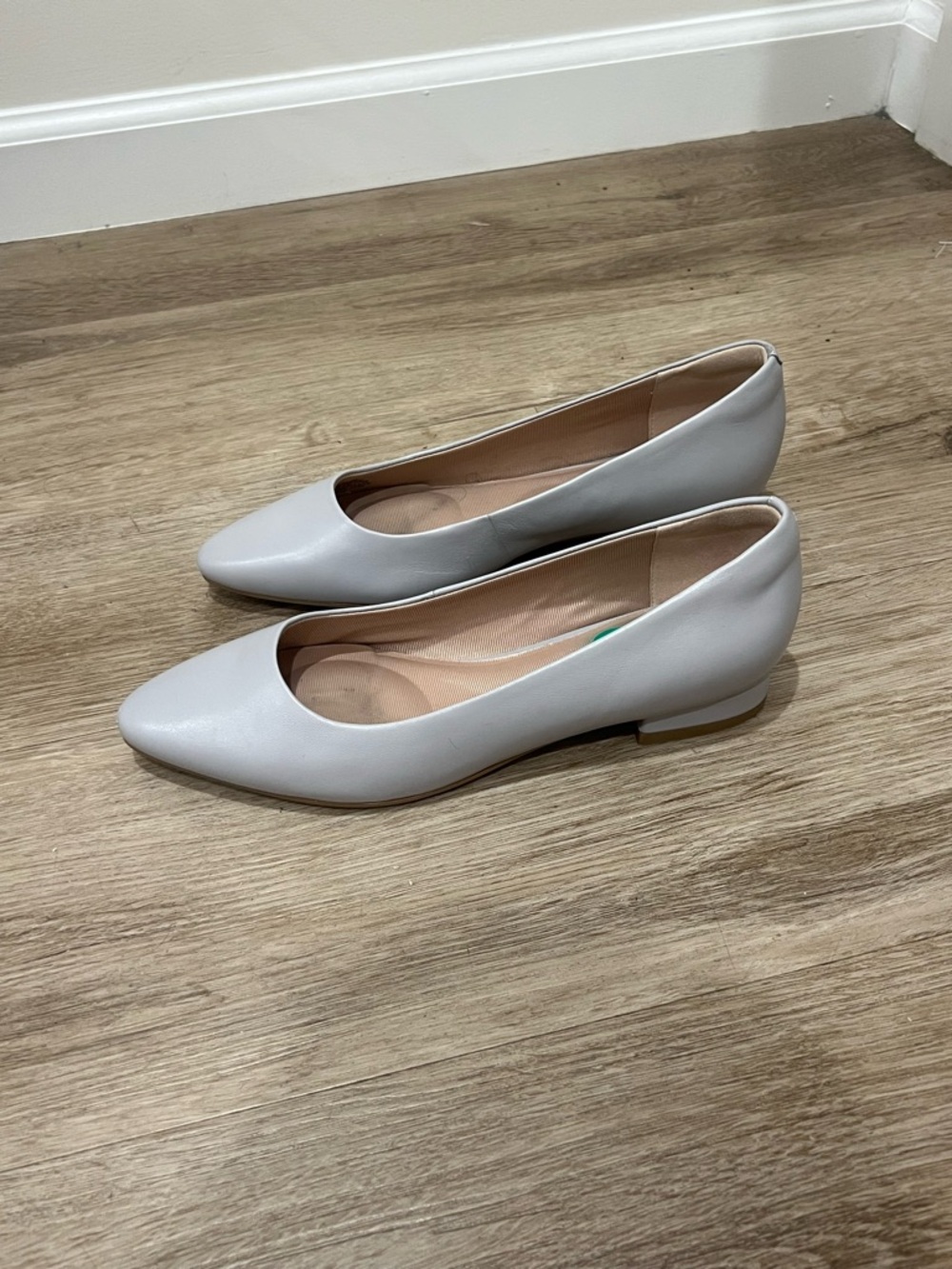 Rockport Classic Women's Light Gray Pointed-Toe Ballet Flats